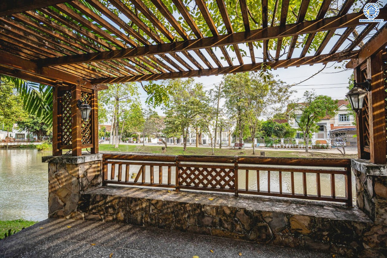 บ้านมือสองตกแต่งใหม่ โครงการ ลัดดารมย์ เพชรเกษม69 ตกแต่งหรูหราดีไซน์สุด Classic วิวสวนสาธารณะ ใกล้ส่วนกลาง บนเนื้อที่ 173.5 ตร.ว. ฟังก์ชันจัดเต็ม 4 ห้องนอน 4 ห้องน้ำ 1 ห้องอเนกประสงค์ 1 ห้องแม่บ้าน จอดรถได้ถึง 2 คัน บนทำเลศักยภาพ เชื่อมต่อหลายเส้นทาง ใกล้เดอะมอลล์บางแค จุดขึ้นทางด่วน "กาญจนาภิเษก" และรถไฟฟ้าสายสีน้ำเงิน "สถานีหลักสอง"